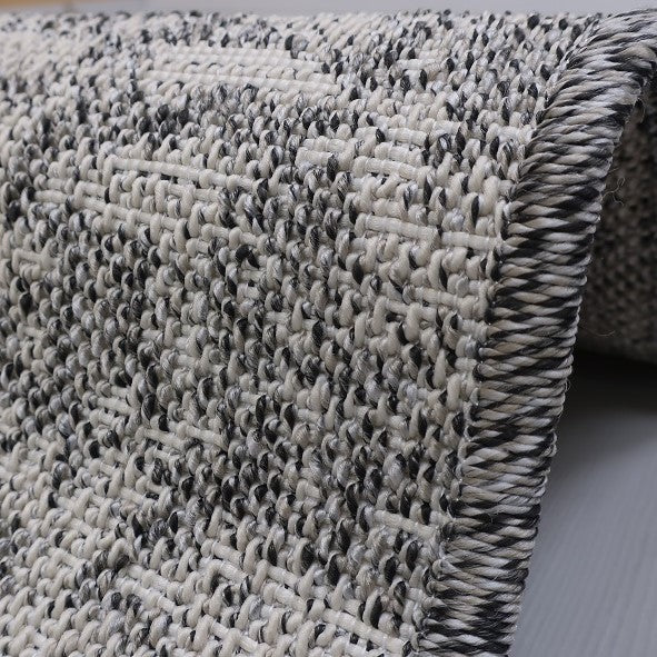 Sileäksi kudottu matto Chivaz