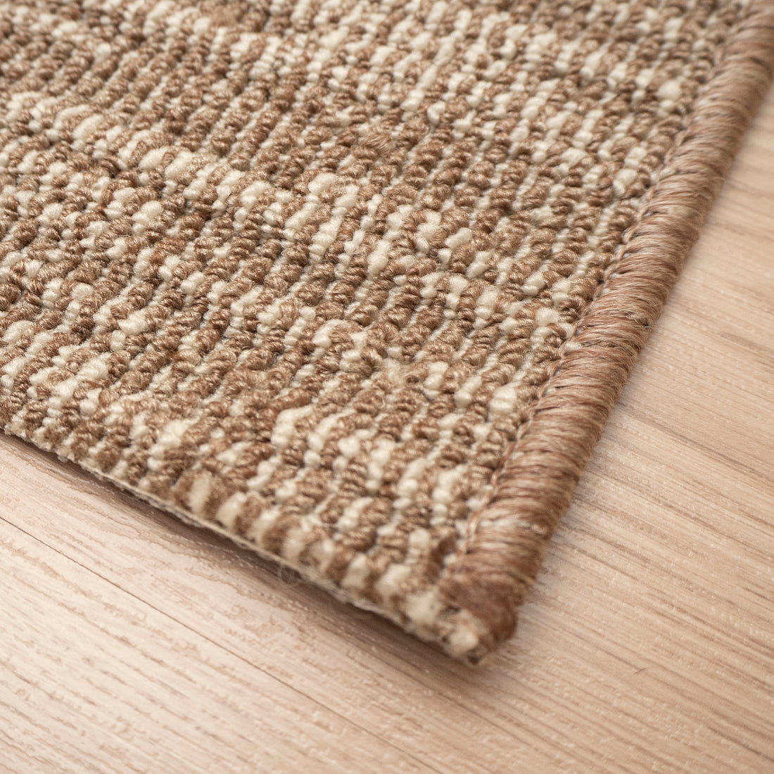 beige kumipohjainen käytävämatto aatos pohja
