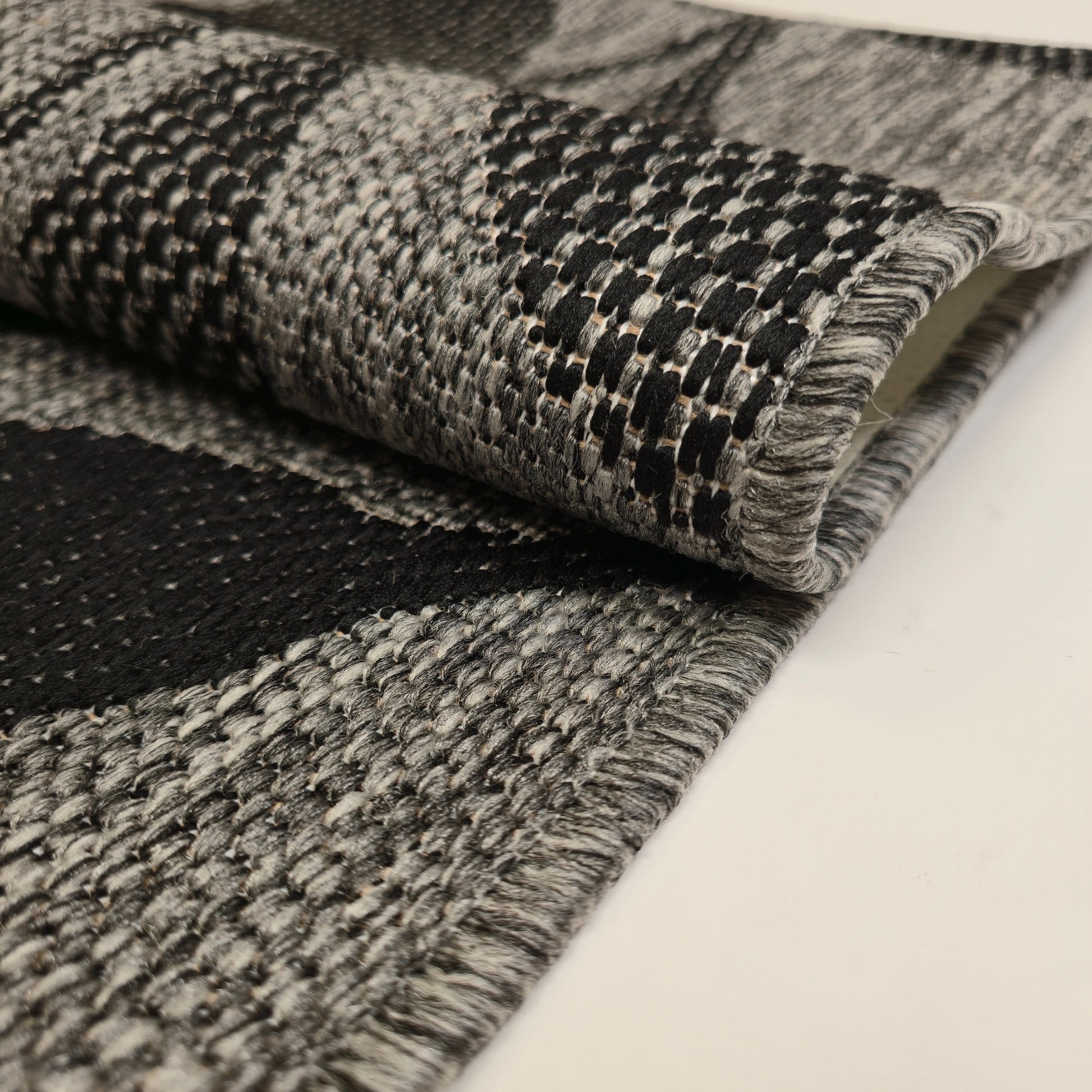 sileaksi kudottu matto leppä harmaa pohja